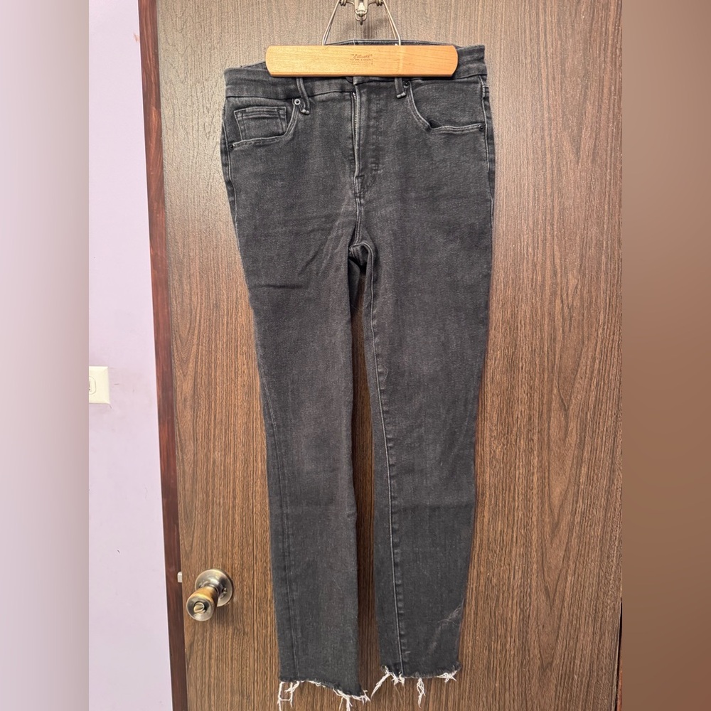 GOOD AMERICAN CHARCOAL GRAY SKINNY JEANS SIZE 6 26.5” INSEAM